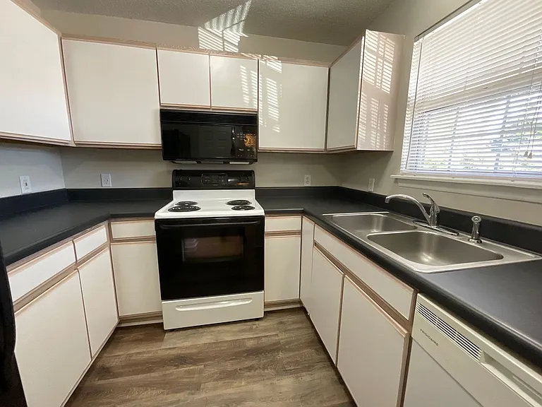 Meridian Park Apartments — Photo 147