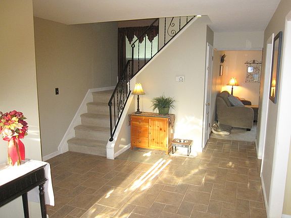 OVERSIZED FOYER
