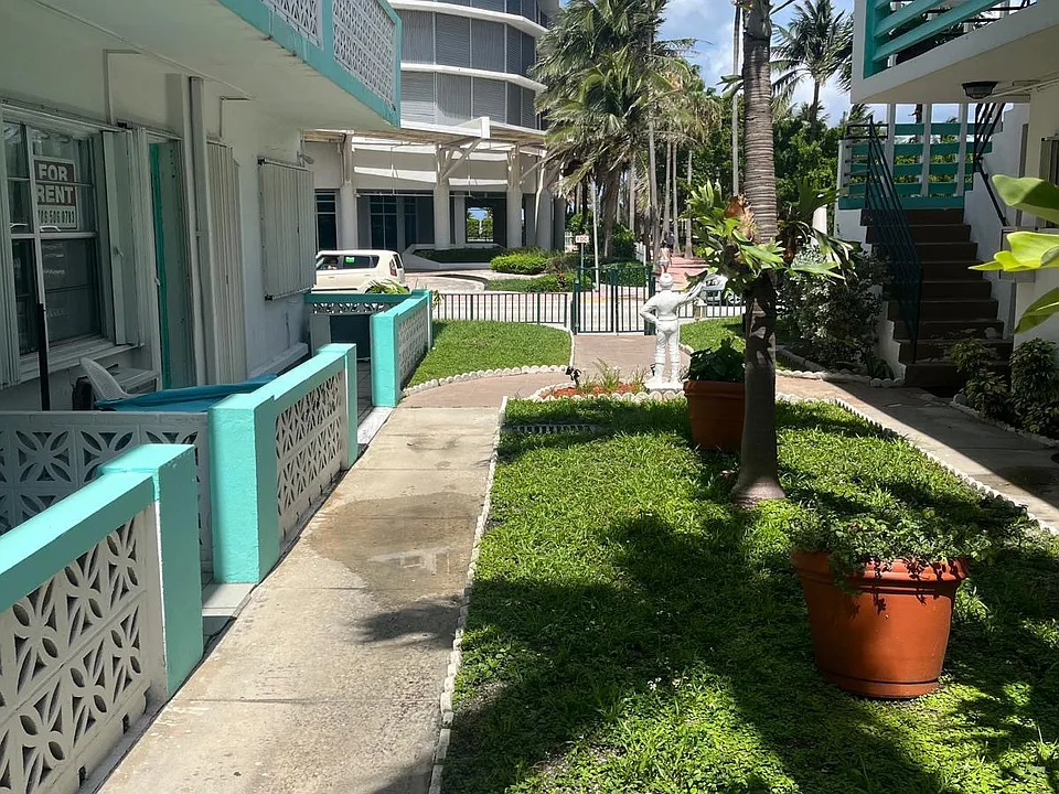 6498 Collins Ave #0