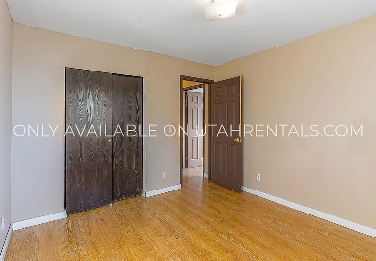 230 W Foxbridge Dr — Photo 15