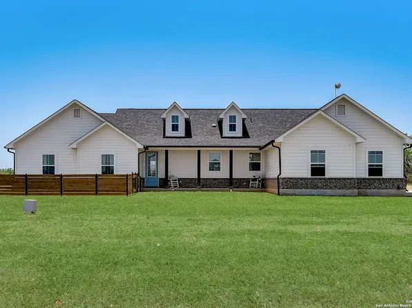5351 PITTMAN RD, Adkins, TX 78101