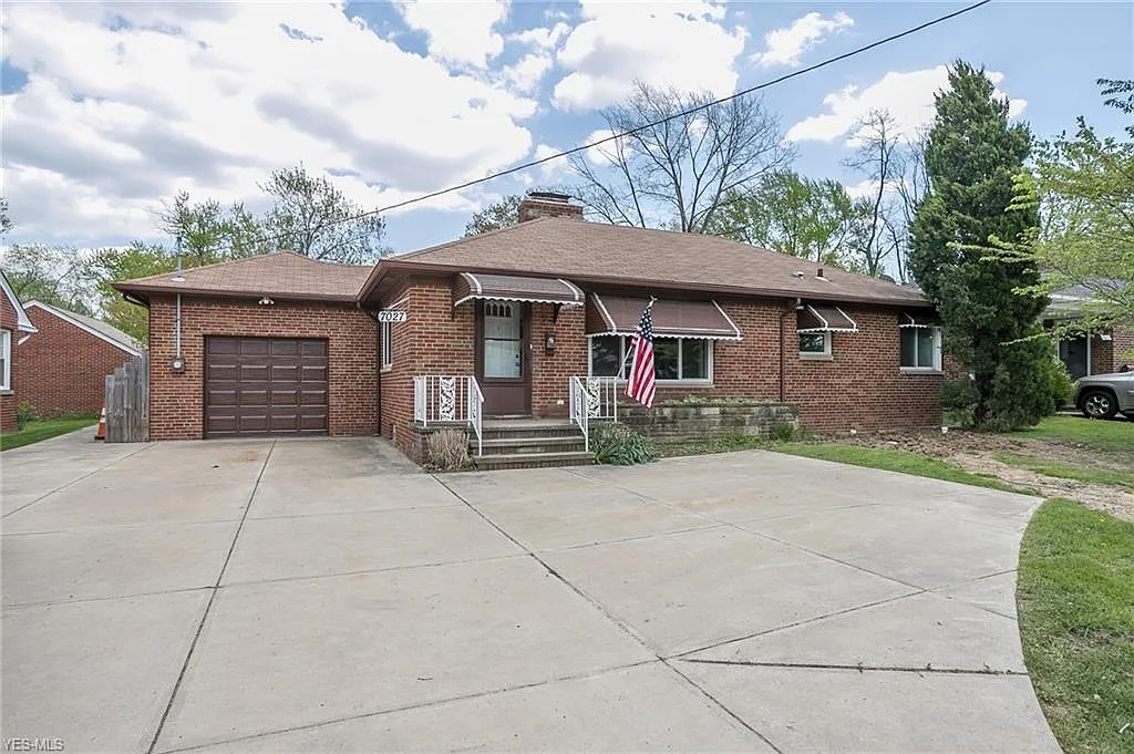 7027 Ridge Rd photo 1