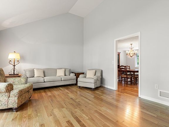 5th image of 24 Minihans Ln