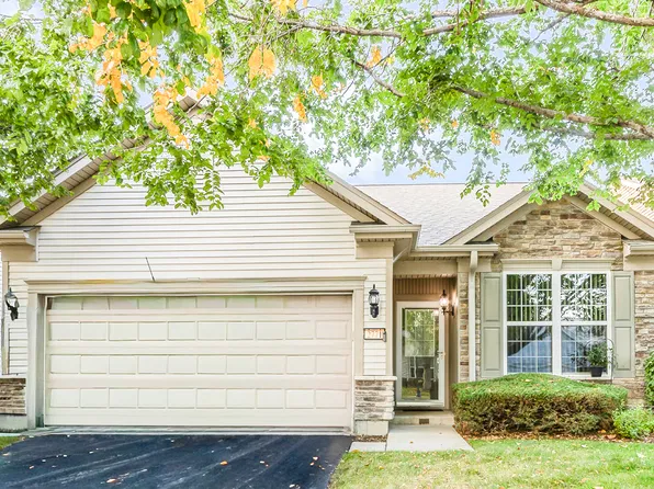 2771 Beacon Point Cir, Elgin, IL 60124
