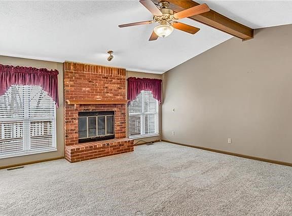 Gas fireplace to warm those chilly evenings