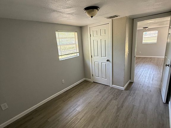 3rd image of 1209 Glenda Dr