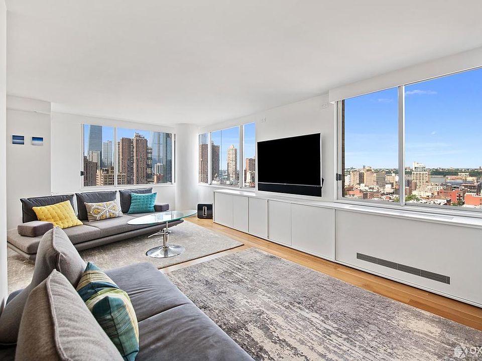 1st image of 350 W 50th St #18DE