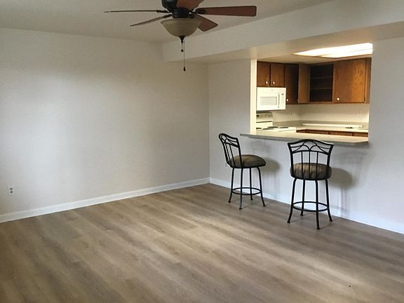 Living room - dining bar can be used from both sides