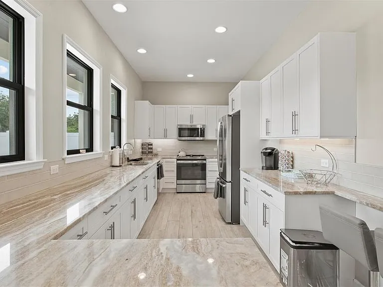 1905 Tulip Dr — Photo 15