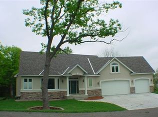 4520 Thomas Lake Cir, Eagan, MN 55122