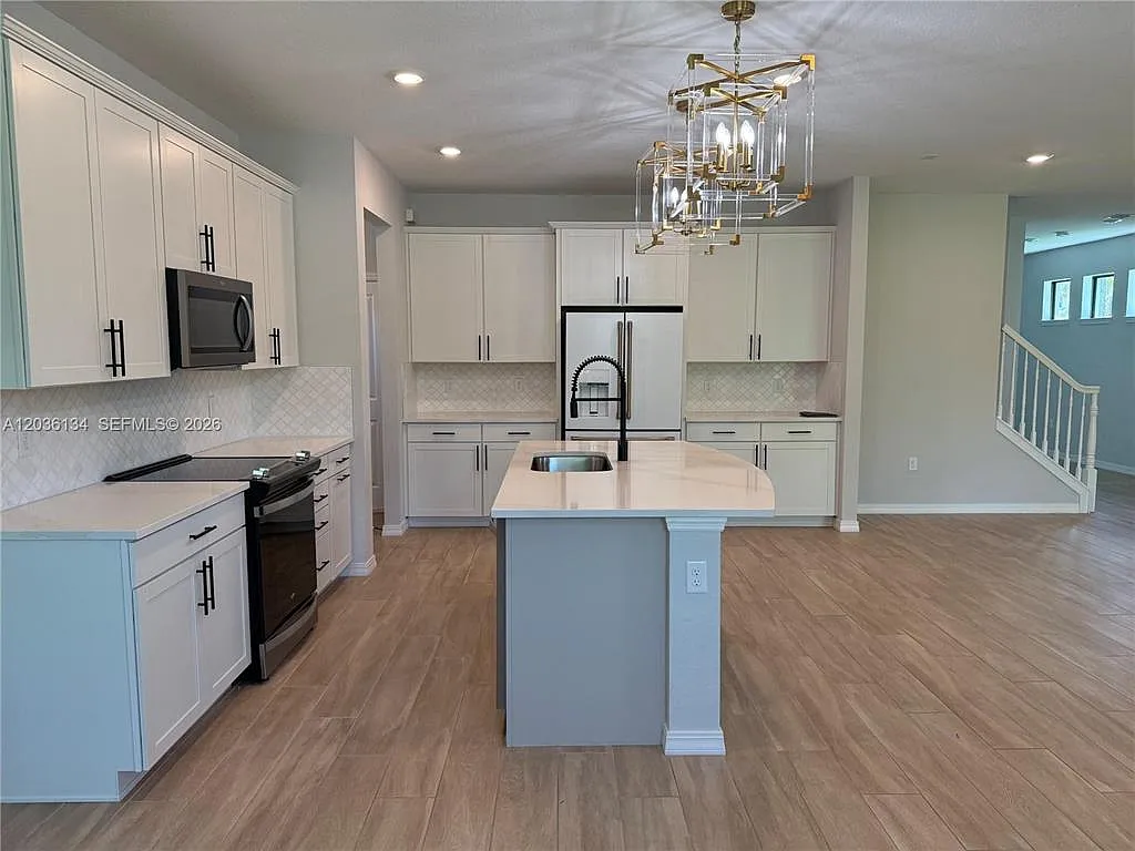 4 bed, 2.5 bath, 2646 sqft, $5,500 — Photo 2