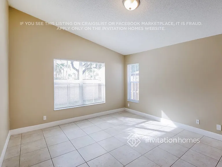6249 Island Way — Photo 9