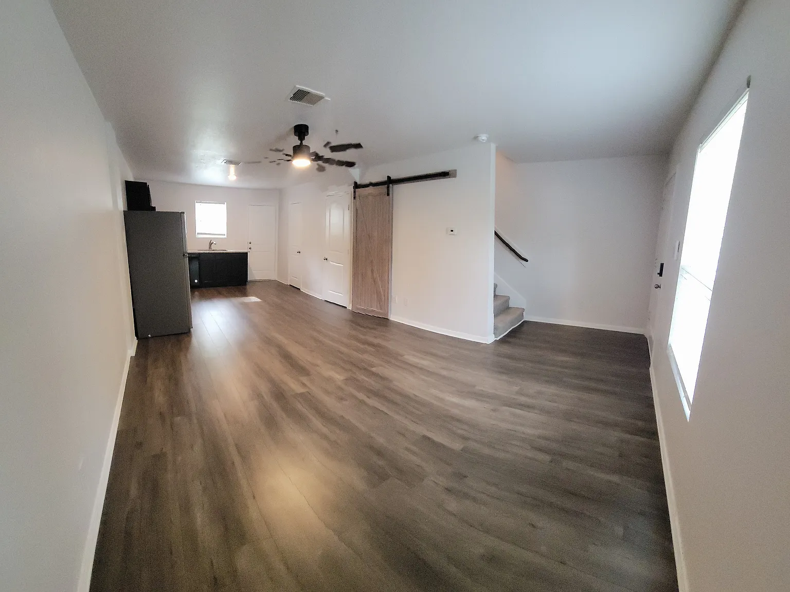 3 bed, 832 sqft, $1,500 — Photo 2