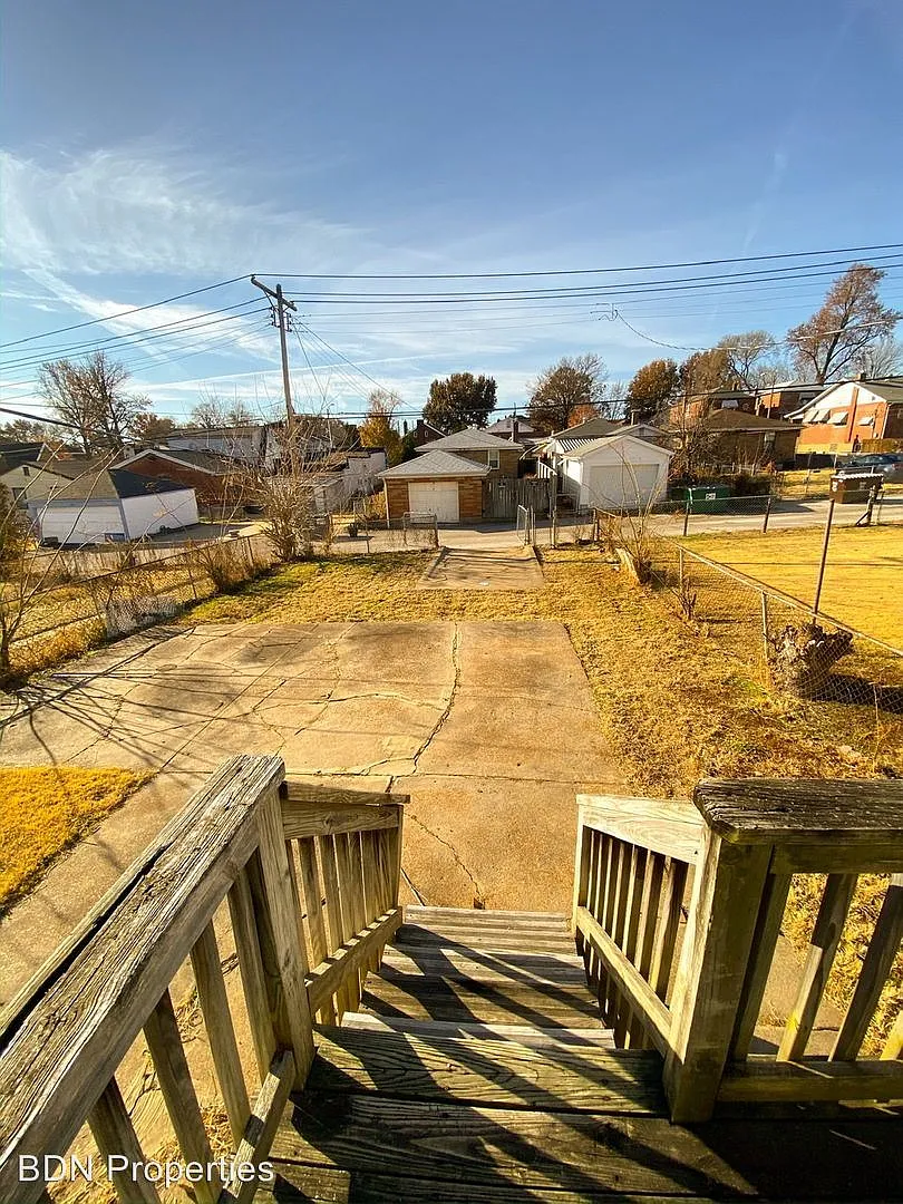 3970 Randall St photo 1