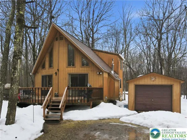 8 Running Bear Ln, Albrightsville, PA 18210