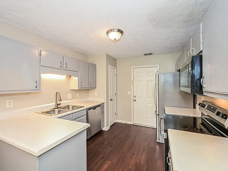 2911 Boyle Ct — Photo 6