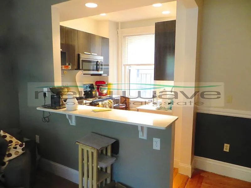 2 bed, 999 sqft, $3,800 — Photo 2