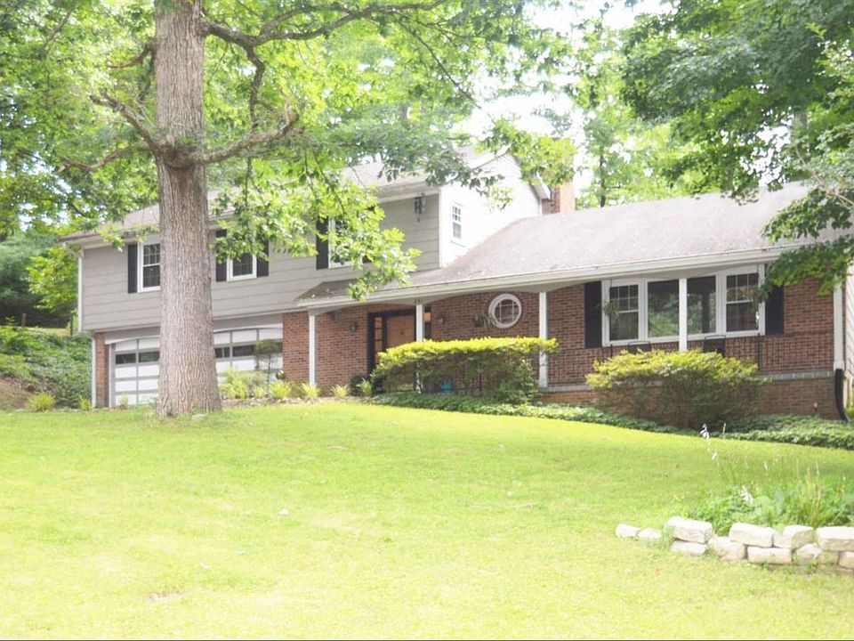 1st image of 241 Chesterfield Pl