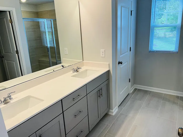 1009 Aberleigh Ln — Photo 11