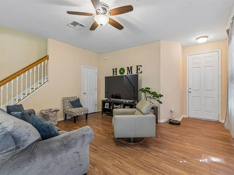 2401 Silvermoss Dr — Photo 9