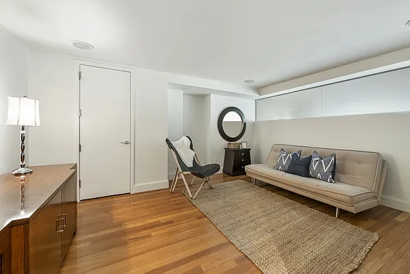 Sold by Nest Seekers International | media 22