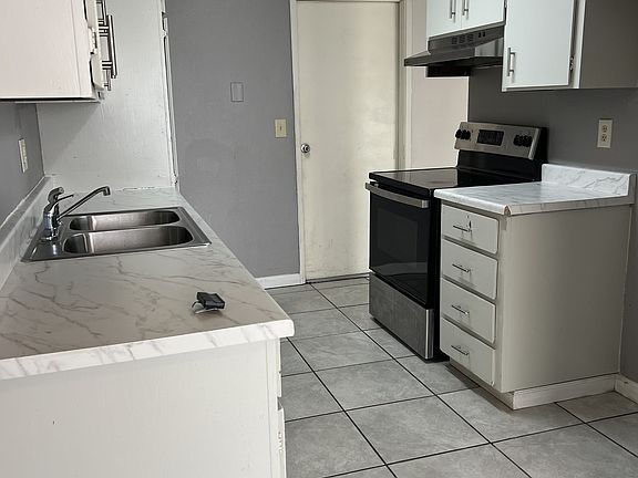 4th image of 1532 Valdez Cir