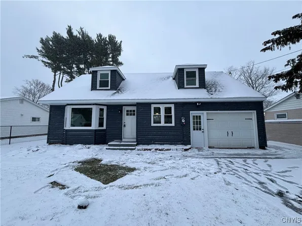 107 Colonial Dr, North Syracuse, NY 13212