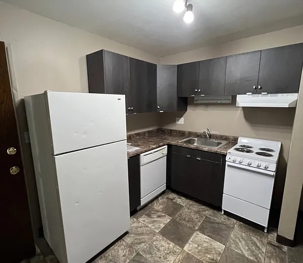 Studio, $595 — Photo 4
