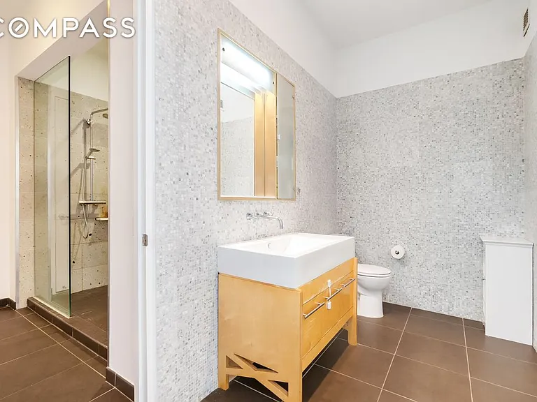 27-28 Thomson Ave #421 — Photo 2