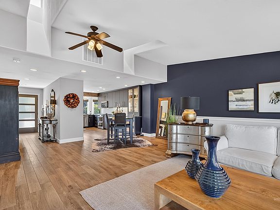 5th image of 526 Valley Vista Blvd