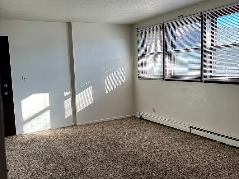 121 S Hazel St — Photo 2