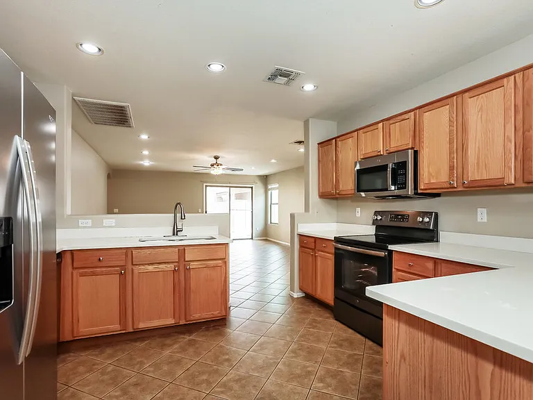 3129 W Dancer Ln — Photo 7