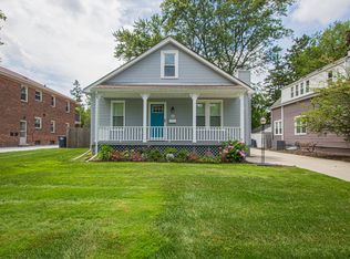 843 Neff Rd, Grosse Pointe, MI 48230