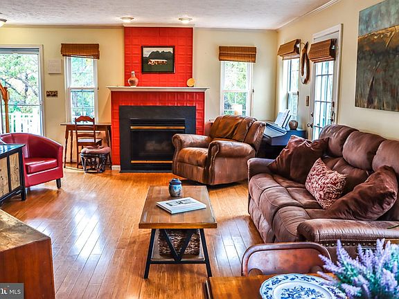 4th image of 8043 Lantern Ct #128