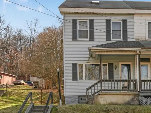 36 New Mines St, Branch Dale, PA 17923