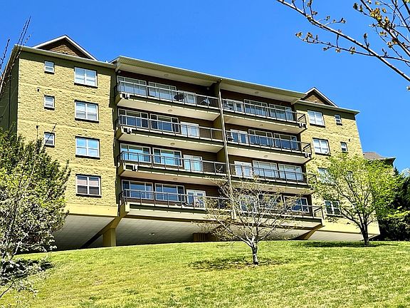 3rd image of 338 Pinnacle View Way #U132