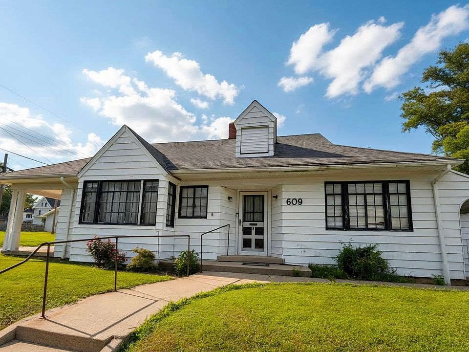 1st image of 609 Dubois St