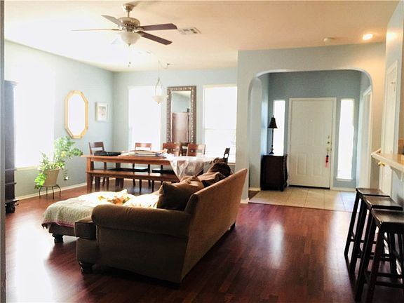 4th image of 1208 Peyton Pl