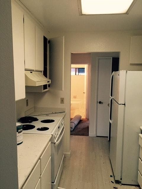 Kitchen (New Range Awaited)