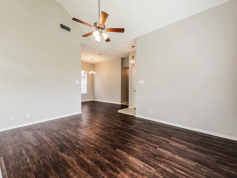 2115 Lattimore St — Photo 4