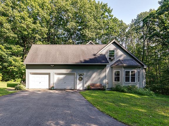 3rd image of 14 Fieldstone Drive