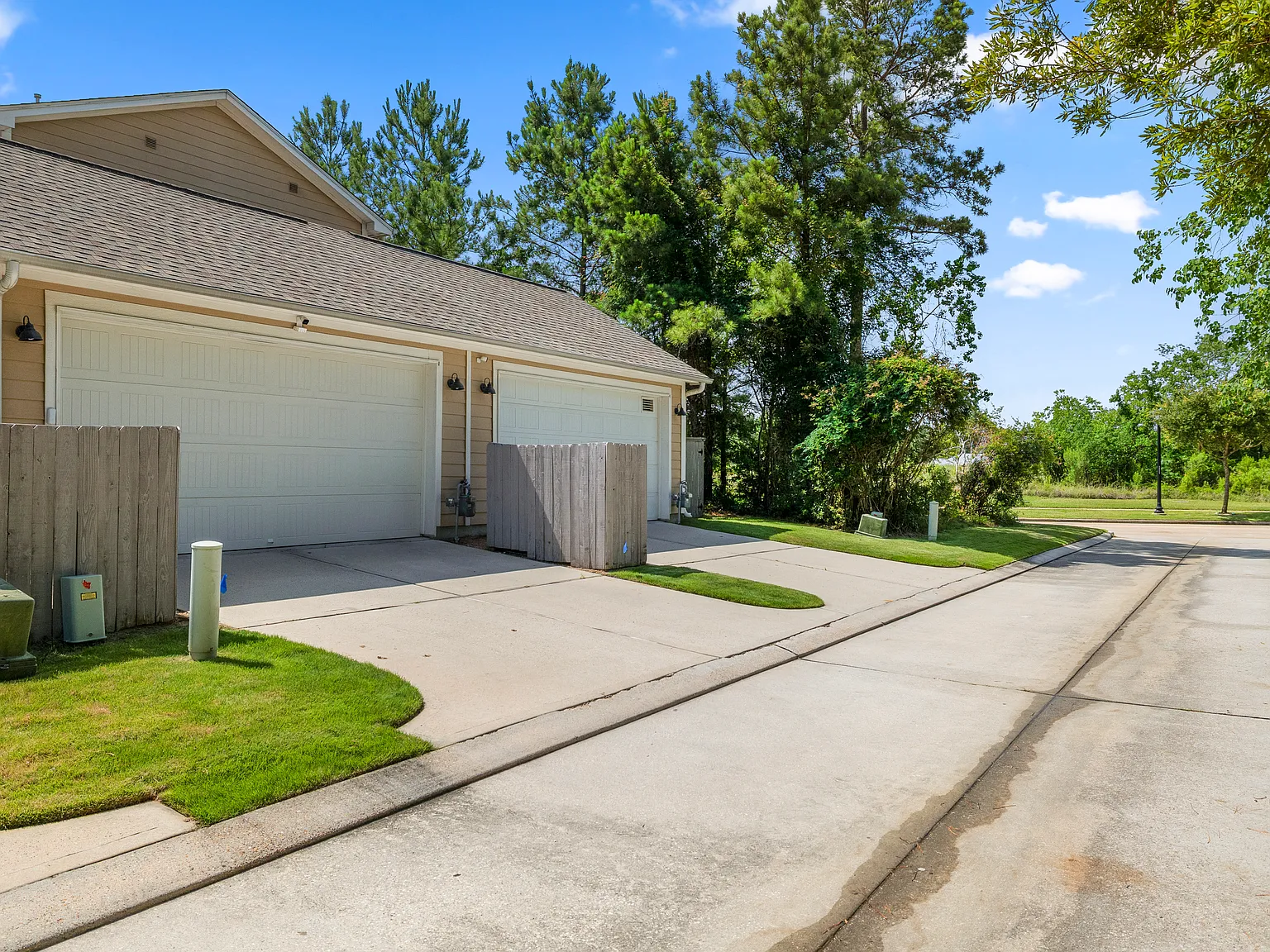 4 bed, 3.5 bath, 2370 sqft, $3,700 — Photo 4