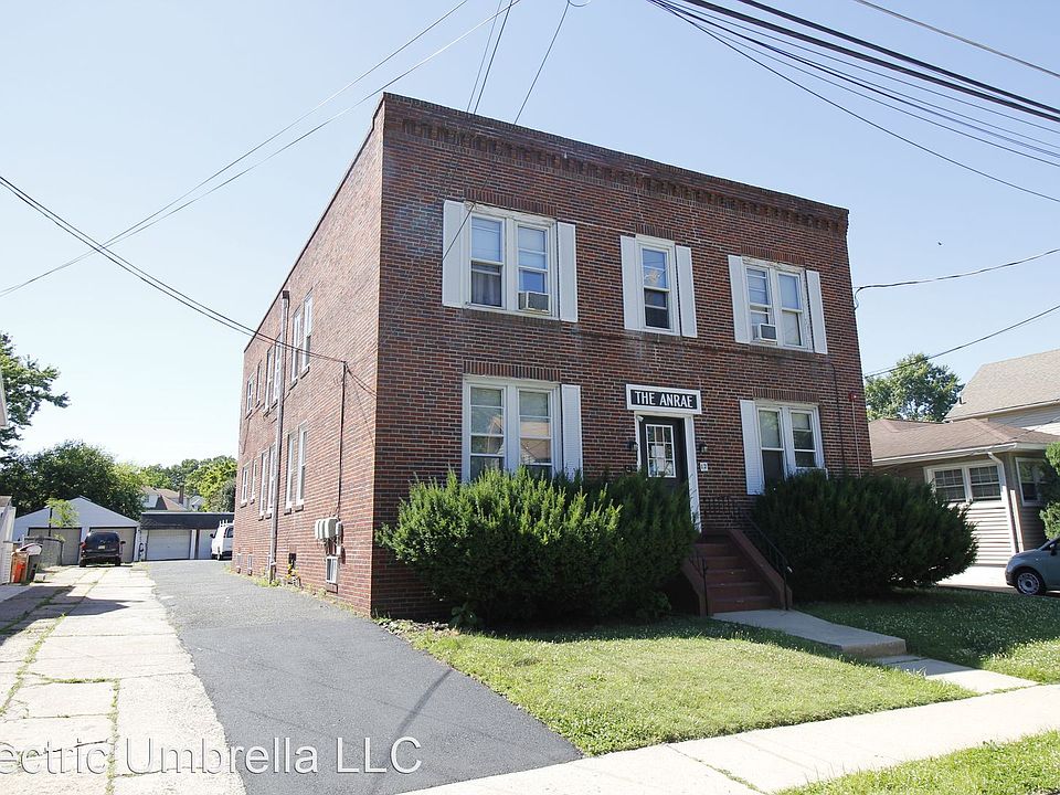 2nd image of 12 E Cedar Ave APT B