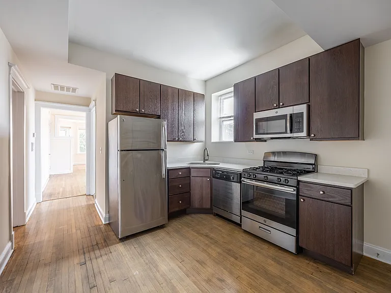 2826 N Troy St #2 — Photo 5