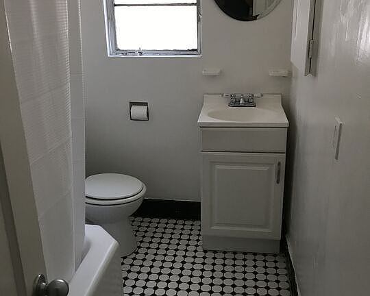 5th image of 1254 N Orange Grove Ave APT 2