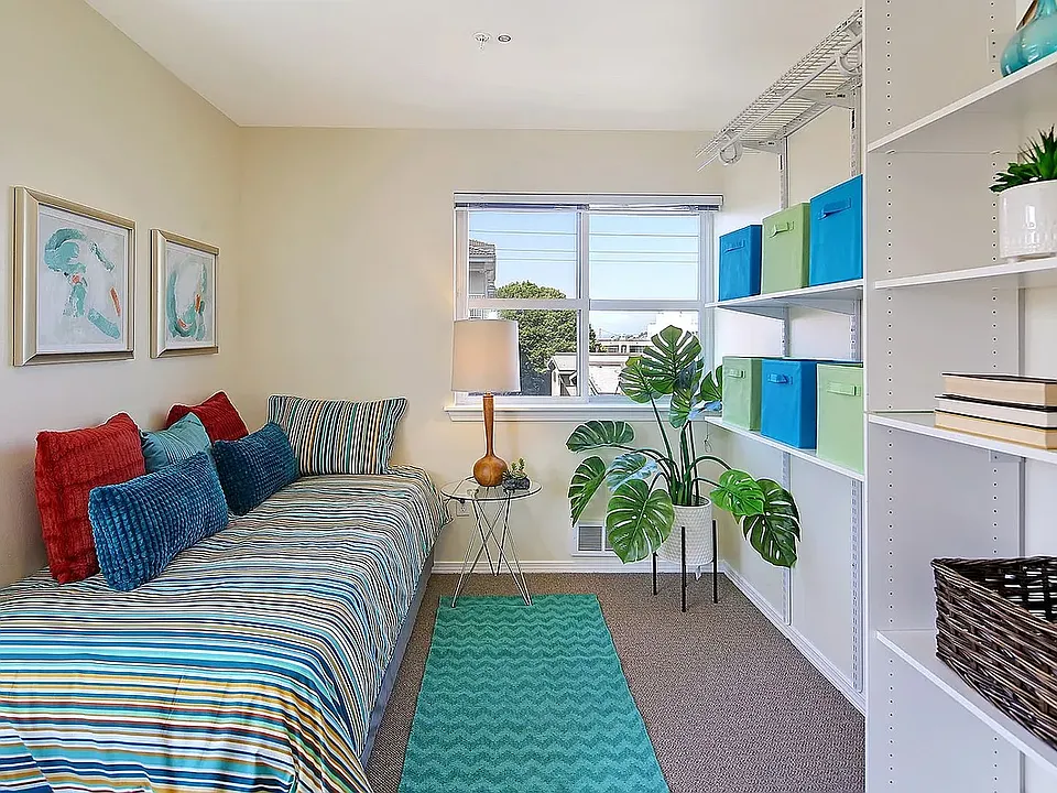 Strada - Convenient UW living.