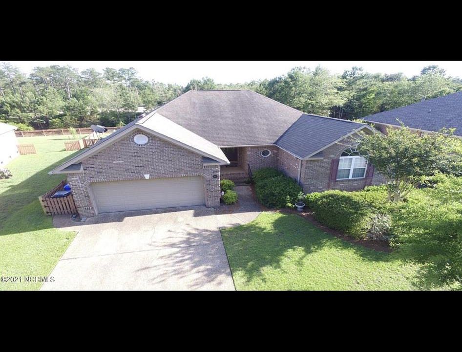 1st image of 810 Aqua Ln