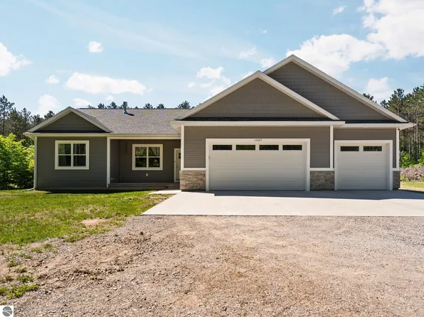 12623 S Fleetwood Ct, Empire, MI 49630