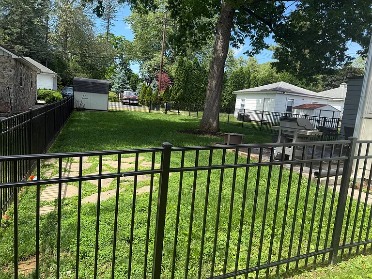 1407 Elm St — Photo 6