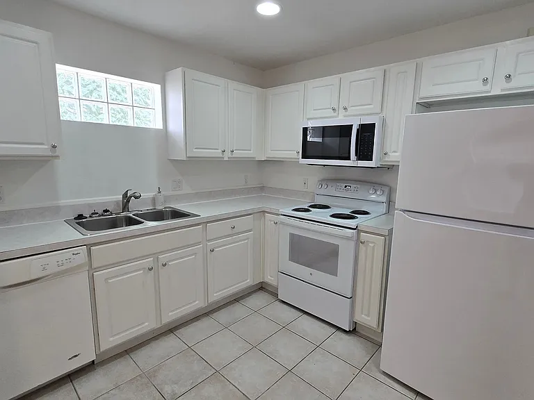 1820 Marcia St — Photo 8